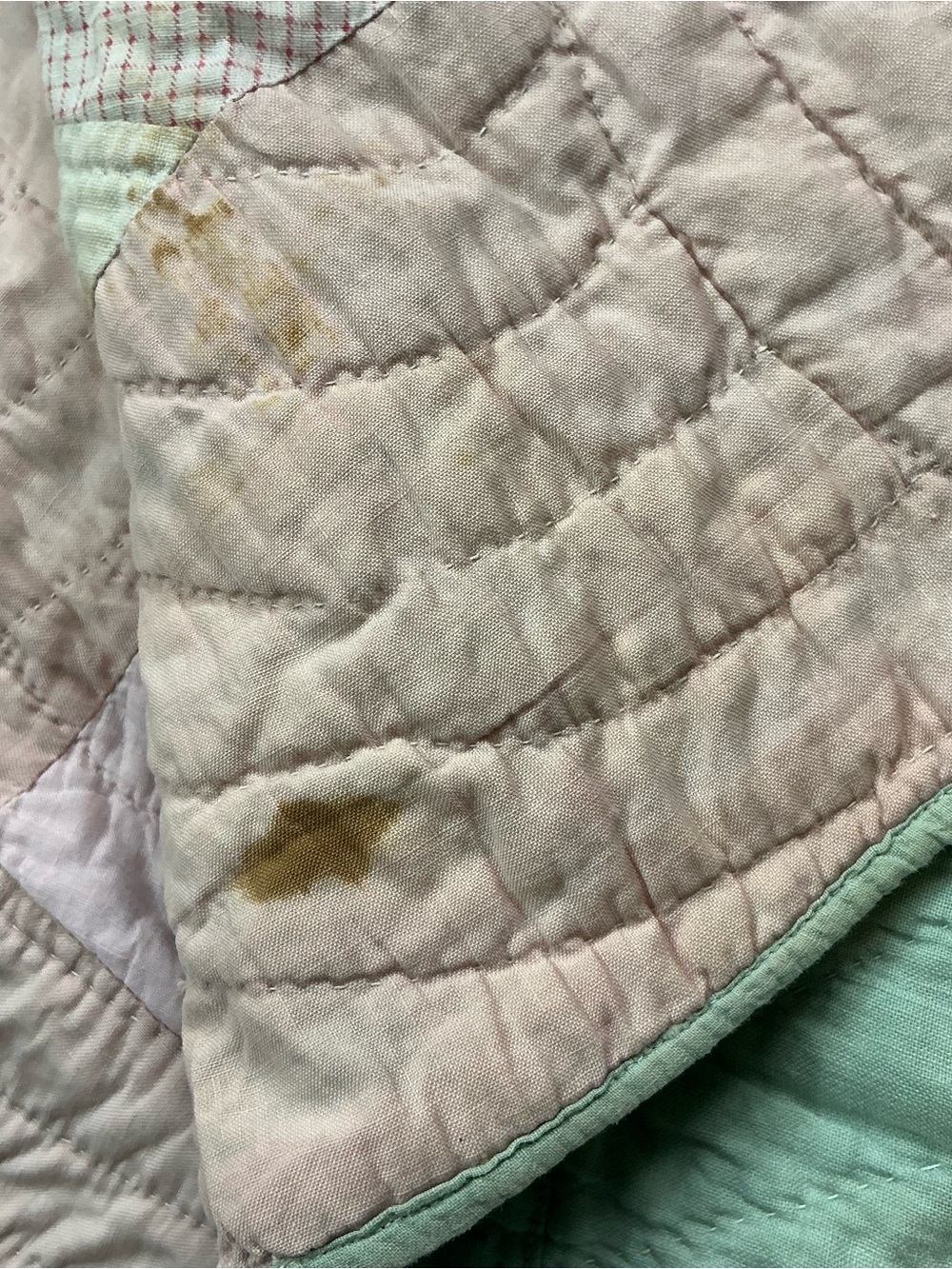 Vintage 1930s/40s hand stitched pale pink patchwork quilt 66x77 USA made - Picture 11 of 12